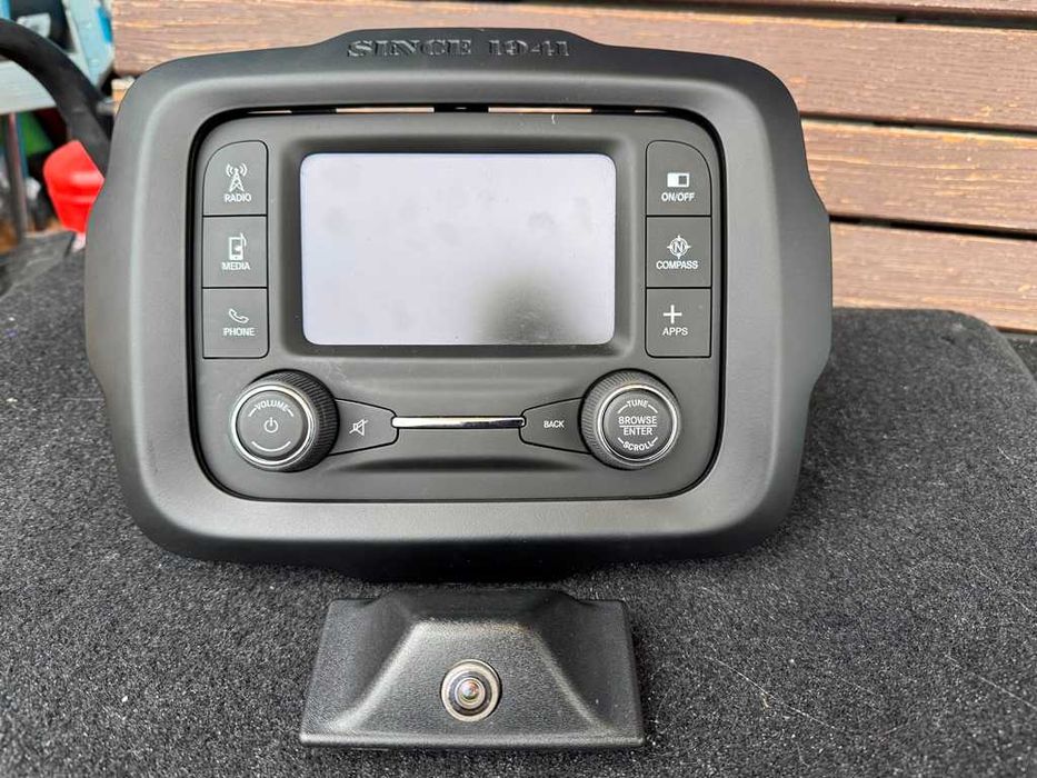 Продам магнитолу орігінал Jeep Renegade