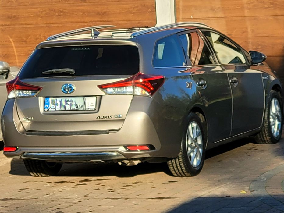 Toyota auris 1.8hybryda, panorama, automat, kombi