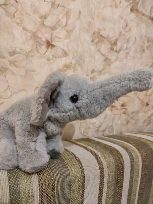 Детская игрушка слон