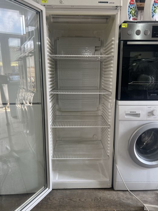 Витрина холодильна LIEBHERR, професійна  360 літрів .