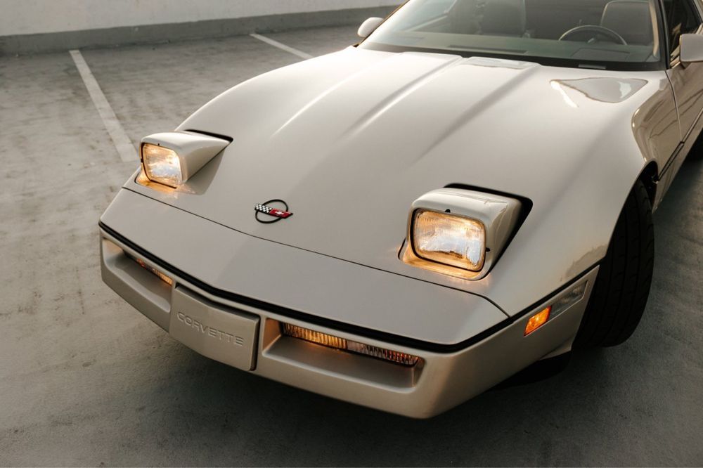 Szampańska Corvette C4 - wynajem samochodu, auto na ślub, wesele