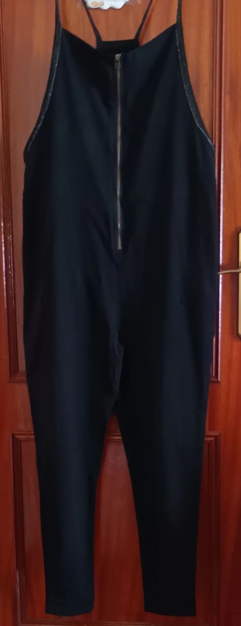 Macacão  tm  XL.