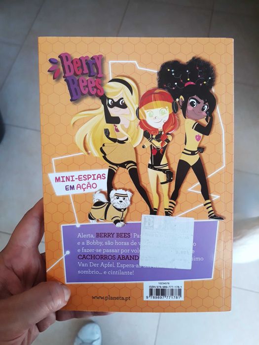 Livro: O mistério da coleira dourada