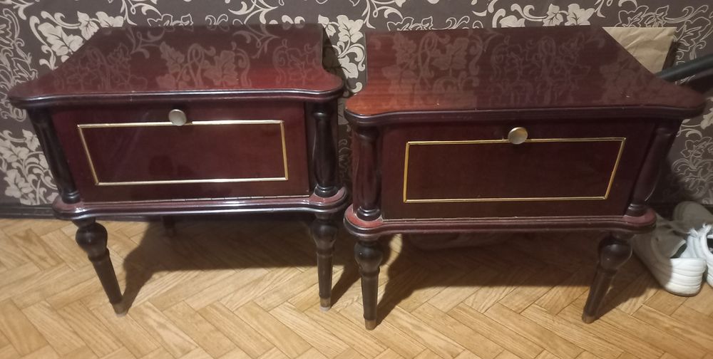 Прикроватні раритетні тумби, ЧЕРВОНЕ ДЕРЕВО.