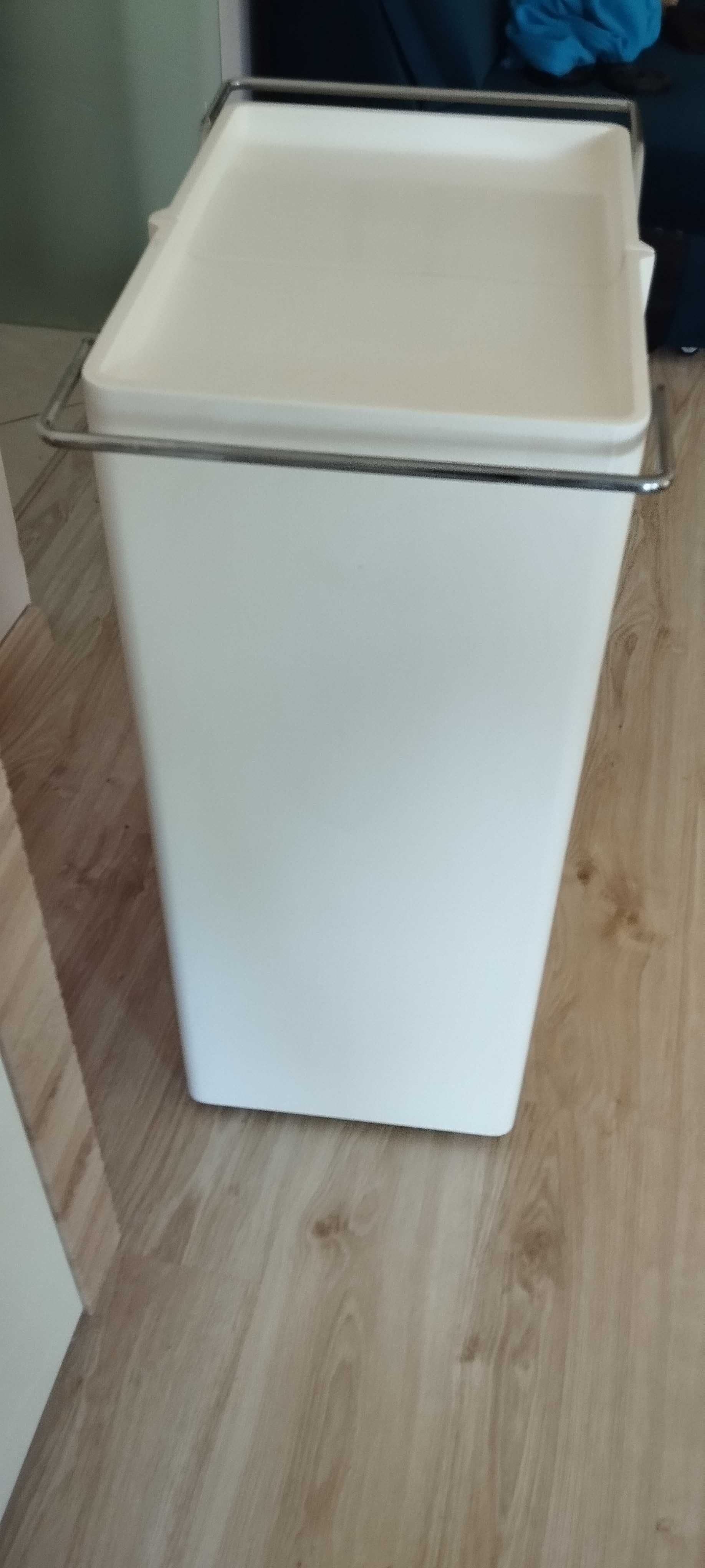 Szafka kosmetyczna magnetyczna  na kółkach