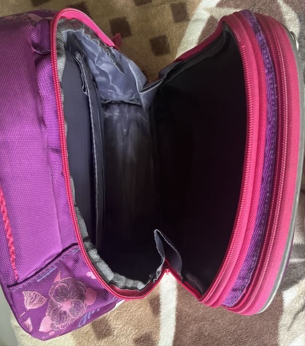 Каркасний портфель для 1,2 класу в хорошому стані