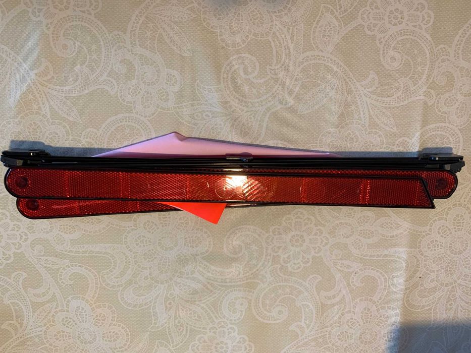 Triângulo de pré-sinalização para automóveis