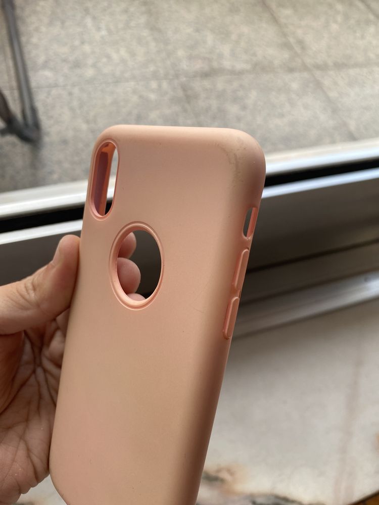 Capa iPhone Xs rosa claro com algum uso