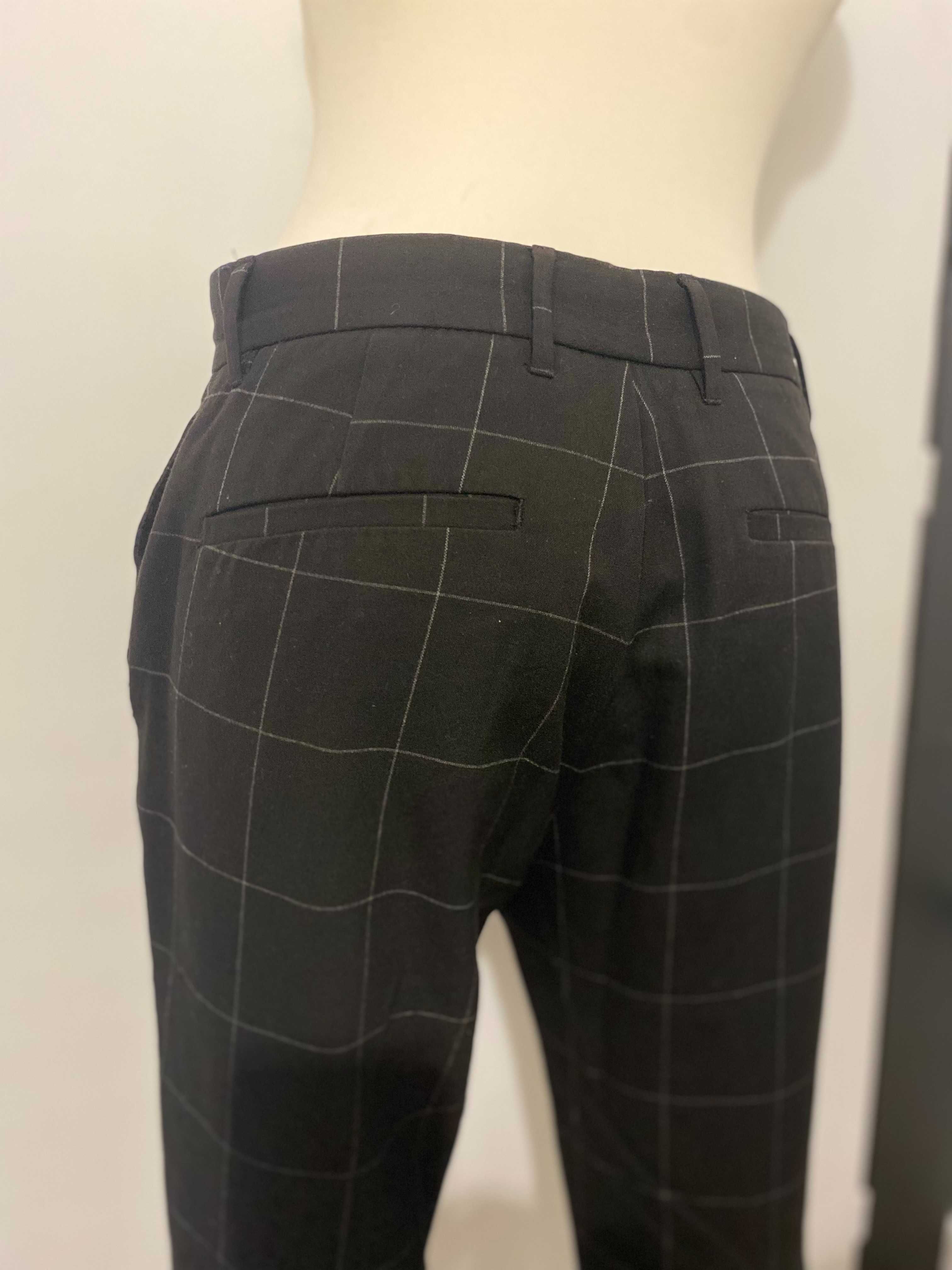 Bershka czarne spodnie w kratę z dziurą męskie rozmiar EUR 38 M