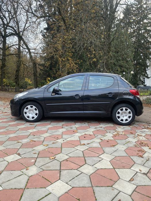 Peugeout 207 1.6 2010 року