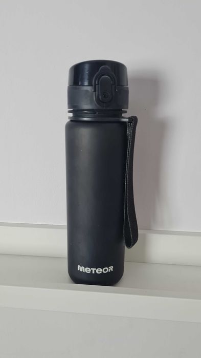 Bidon czarny na wodę marki Meteor, Tritan, 500 ml, 0.5 l