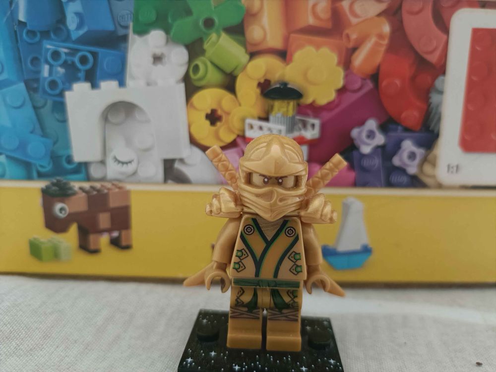 Figurka zloty Lloyd Lego ninjago