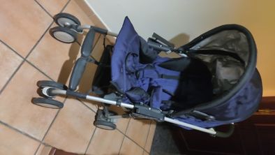 Vende-se Carrinho de Bebé Maxi Cosi com resguardo (NOVO PREÇO)