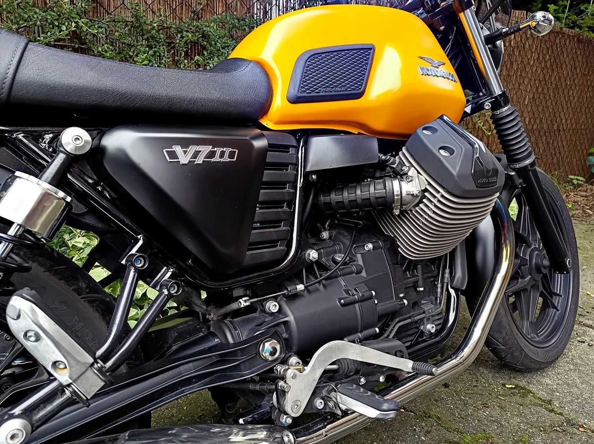 Moto Guzzi V7 II Stone