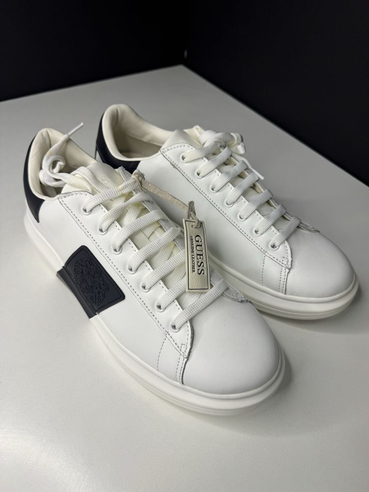 Чоловічі кросівки Guess