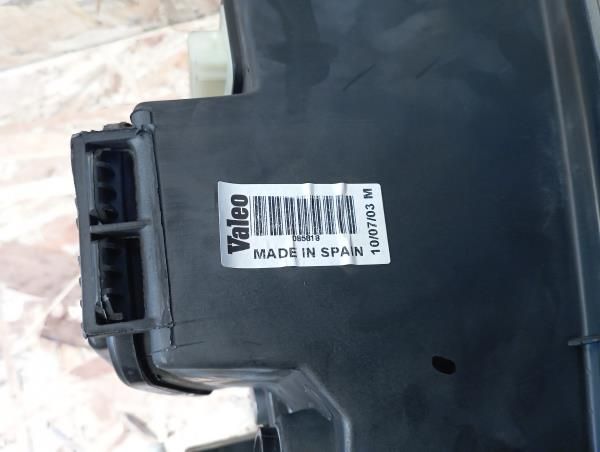 Ótica / farol esquerda VOLKSWAGEN Polo Classic (6V2)