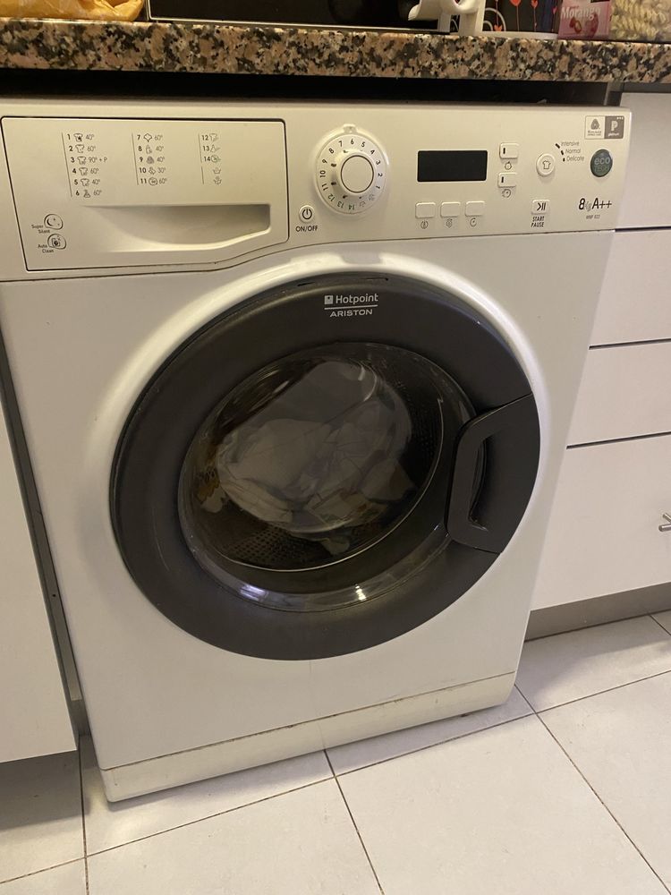 Vendo secretária e máquina de lavar