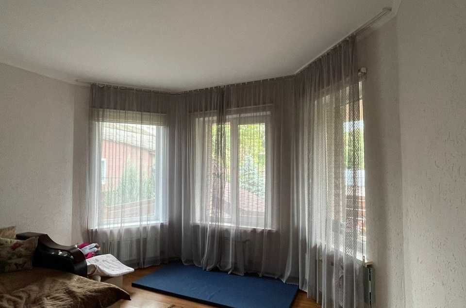 Будинок з жилим ремонтом та ПІДВАЛОМ у Центрі Бучі!  БЕЗ комісії