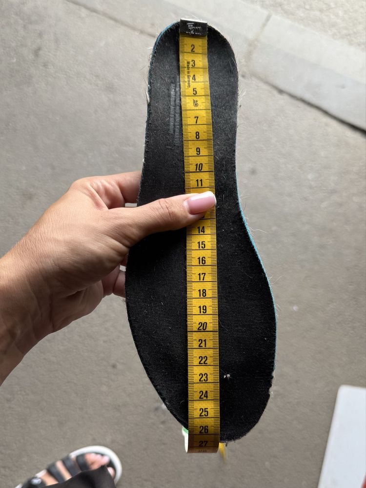 Кроссовки adidas оригинал размер  40 ozweego knit
