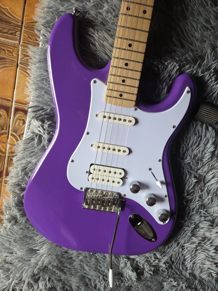 Guitarra elétrica roxa modelo Focus VT211S purple stratocaster