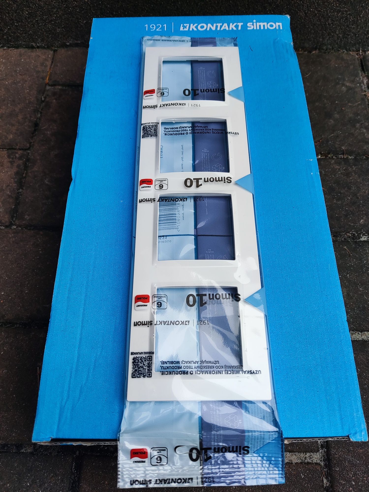 Ramka 4-krotna Simon10 20szt