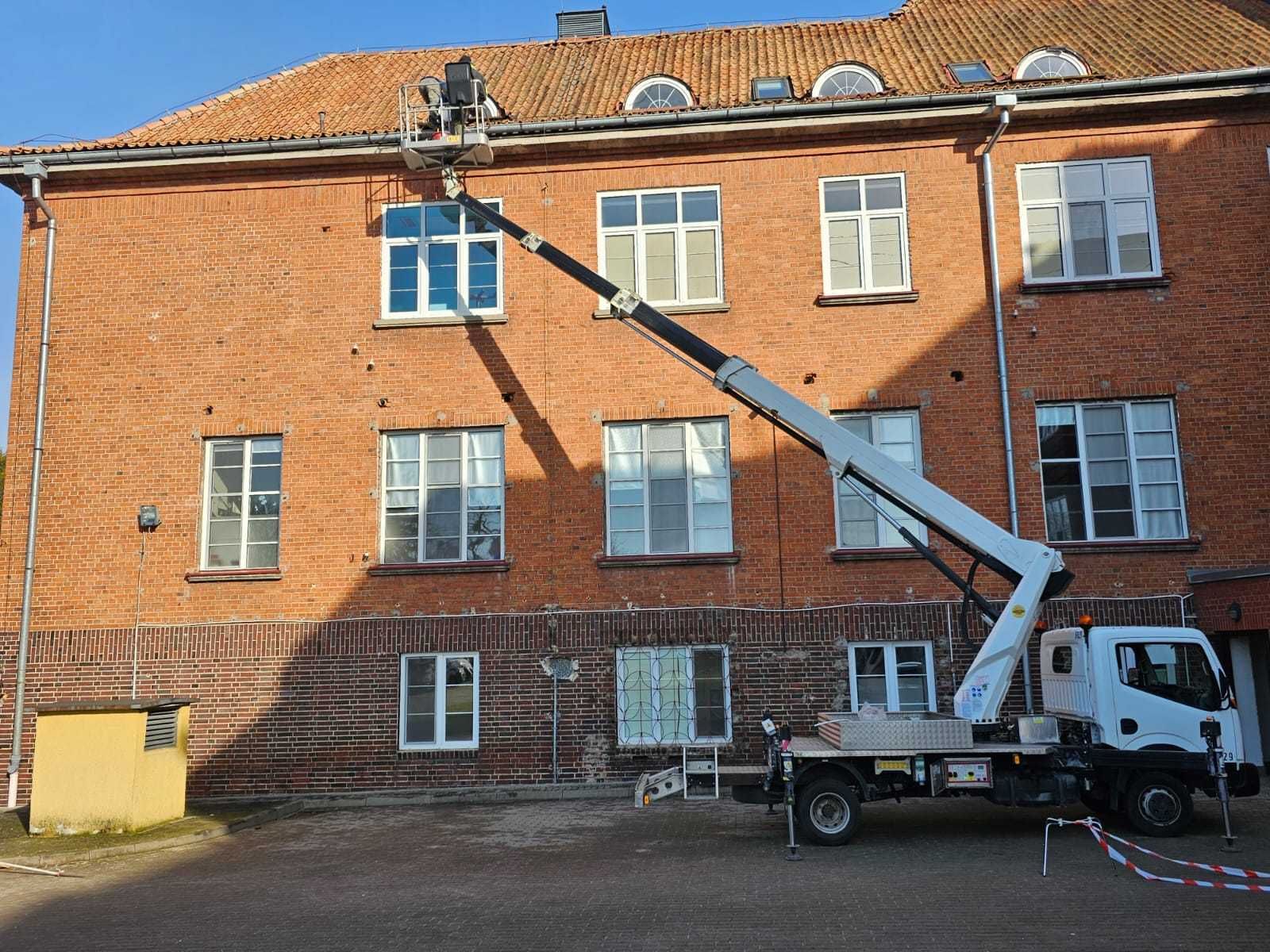 Podnośnik koszowy 22 m prace na wysokości usługi