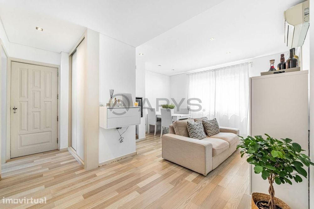 Andar moradia T3 (convertido em T2) localizado no centro histórico...