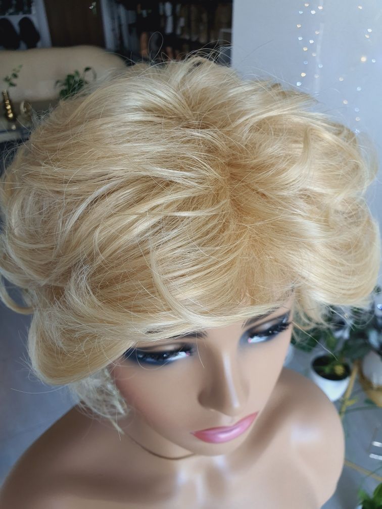 Piękna peruka blond krótkie włosy naturalny wygląd KBS-06