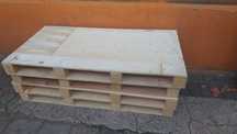 Palety pod stolik