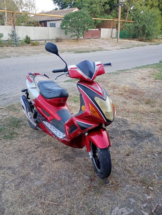 Скутер 4 т 80 кубов