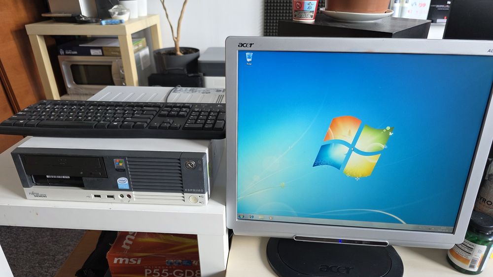 zestaw: komputer Siemens ESPRIMO E5915 + monitor