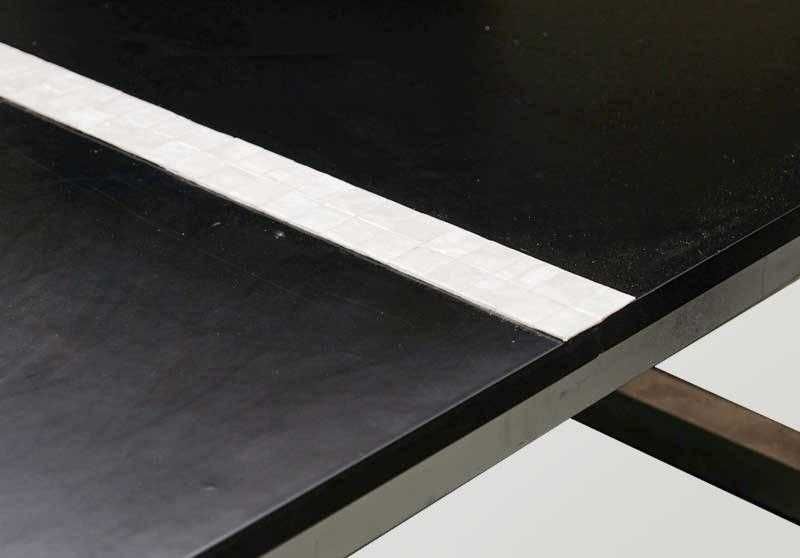 Mesa de frente sofá com pé em aço inox, tampo de madeira