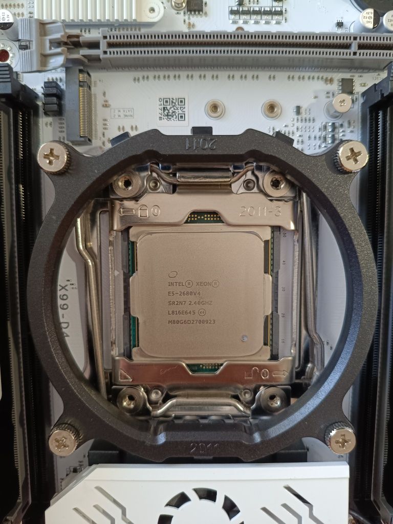 Комплект x99 Qiyida + Xeon E5 2680 V4 + RAM 32 GB DDR4 + Кулер