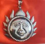 Lindo pingente Sol em prata