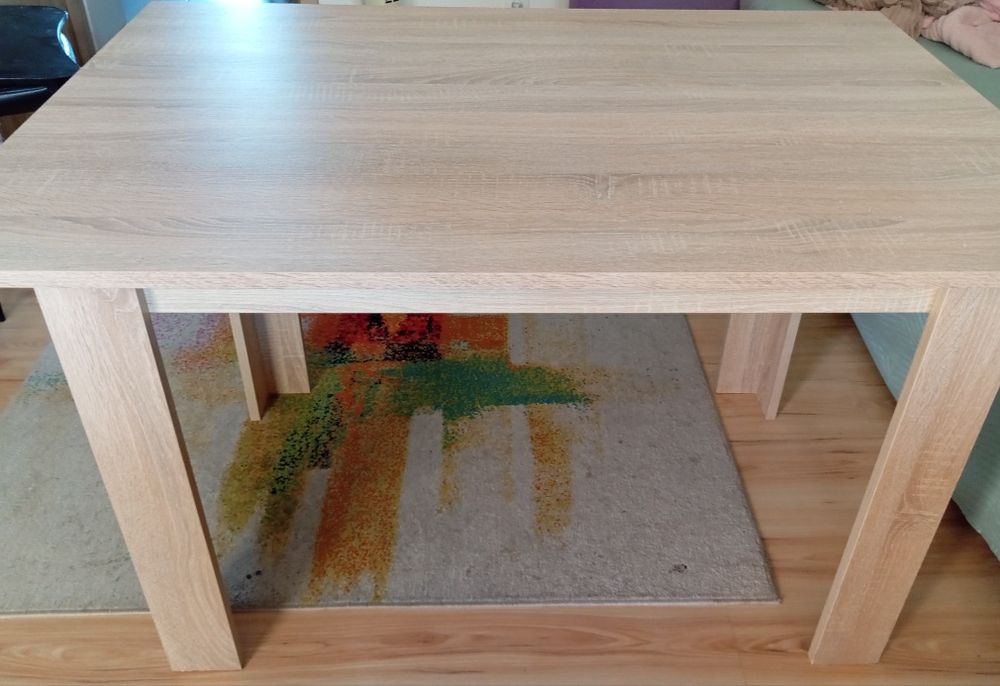 Stół w bardzo dobrym stanie