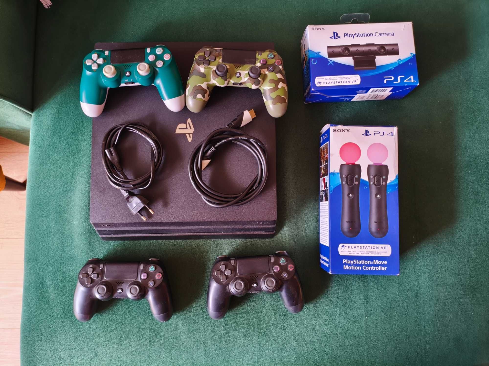 PS4 Pro 1 TB + 4 pady + 2 pady move + camera