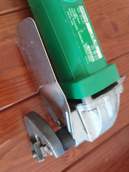 Tesoura elétrica de cortar chapa metálica Hitachi Koki