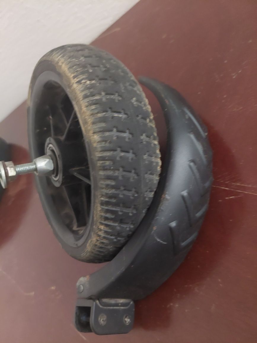 Pneu roda e peca trotinete