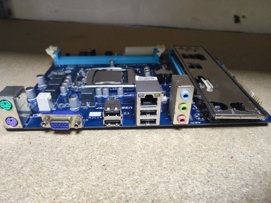 SALE! Материнська плата Gigabyte GA-H61M-S1 S1155