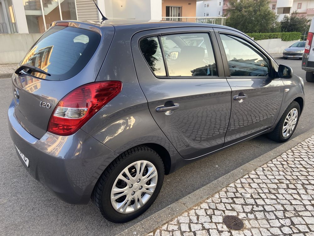 Hyundai 1.2 Gasolina • 85 cv • Poucos Km • Multimídia • CAMERA DE RÉ