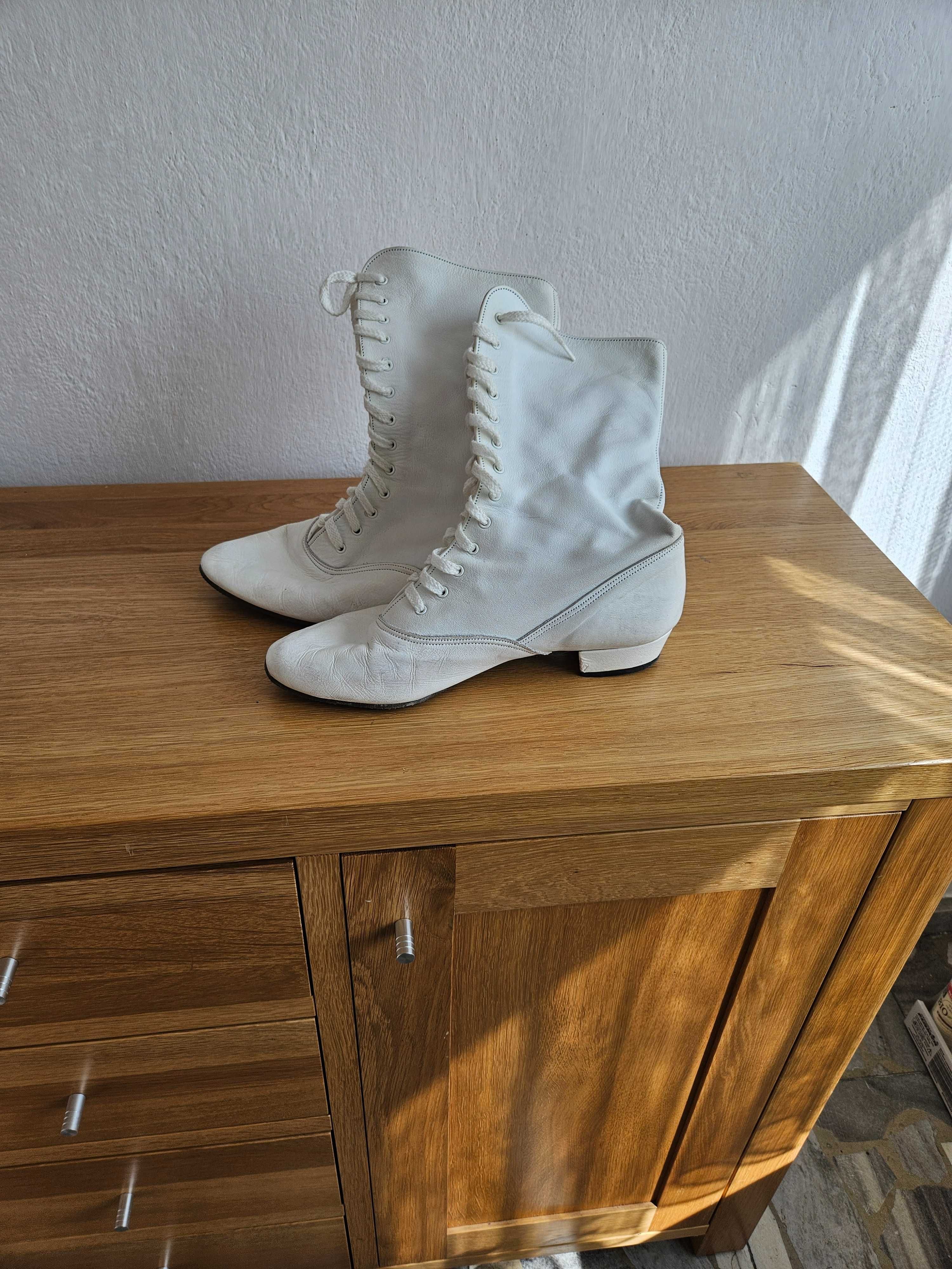 Kozaki mażoretkowe