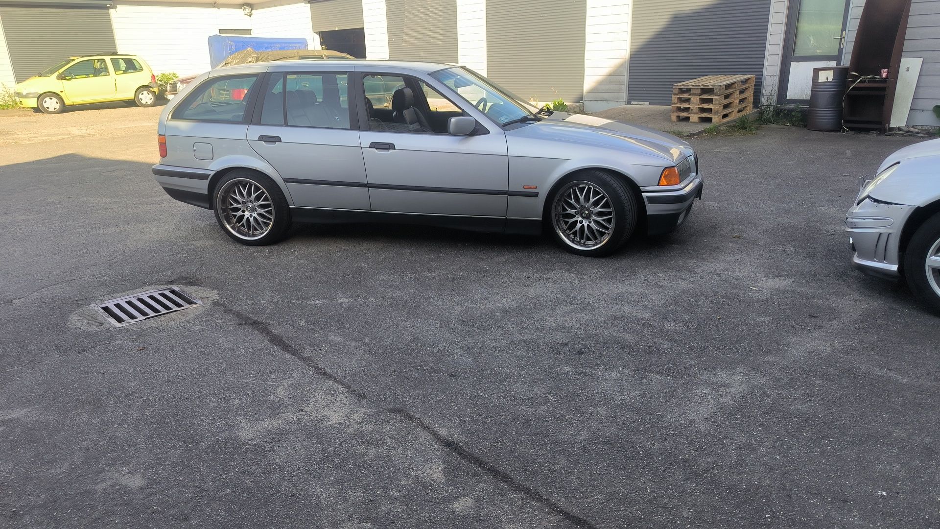 BMW e36 320i r6 18 tki