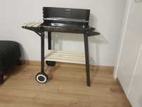 grill z kółkami, drewniane półki