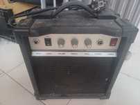 Amplificador de som com coluna amplificada