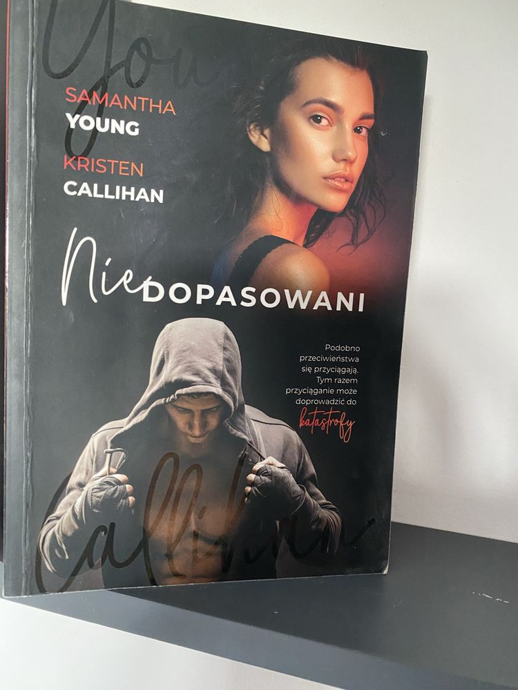 Niedopasowani, Cristen Callihan