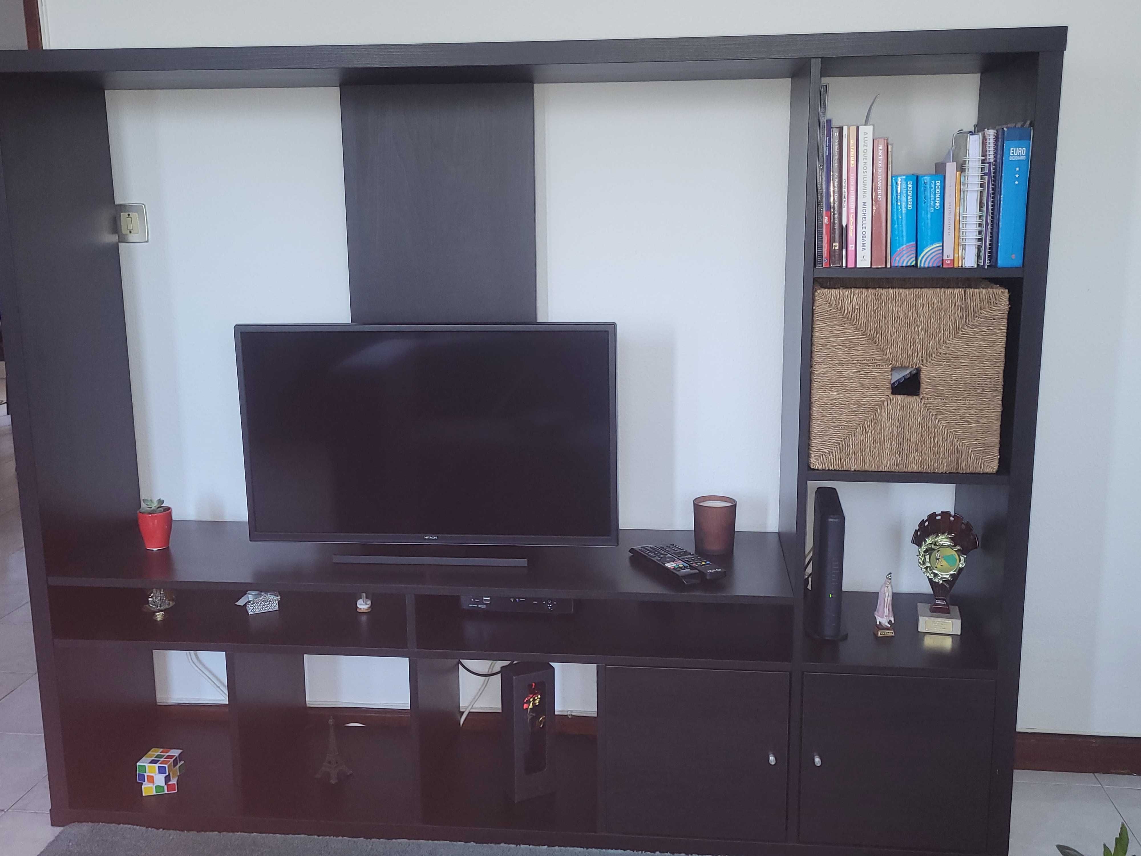 Móvel de tv com arrumação