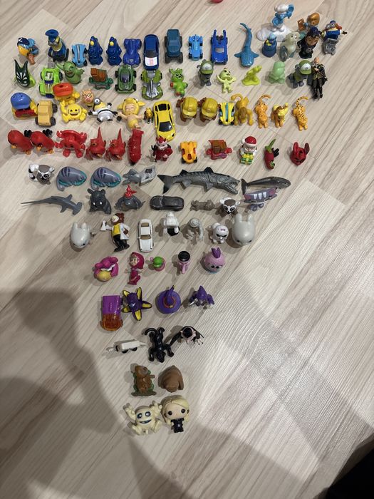 (OKAZJA!!)sprzedam MIX 155 zabawek.