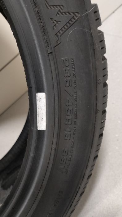 Opony zimowe 6,5mm Dunlop 235/45/18