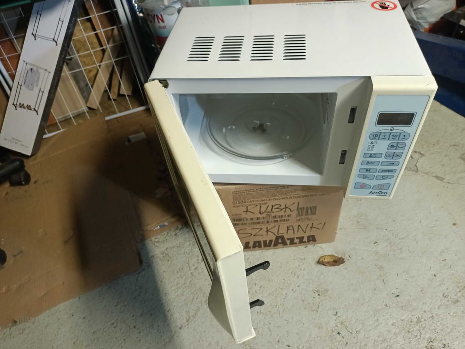 Mikrofalówka AMICA GA20E80G z opcją grilla - 1000W