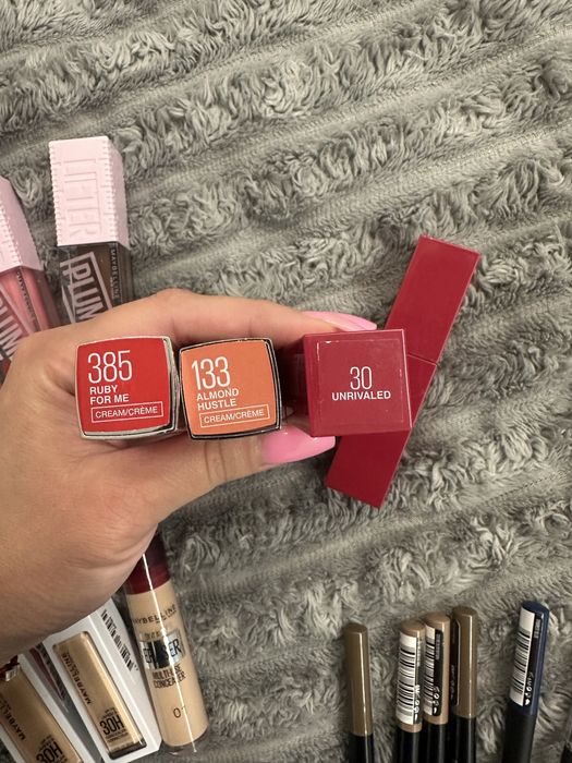Нова косметика Maybelline помада консилер олівець
